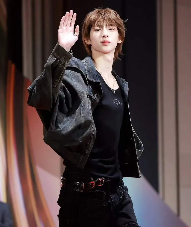 CORTIS成員金主訓穿著DIESEL坦克背心。翻攝cortisbighit IG