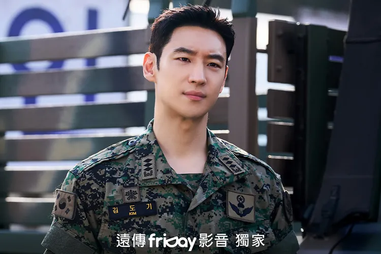 李帝勳在第16集完結篇中，回到軍中調查過去下屬犧牲事件。friDay影音提供