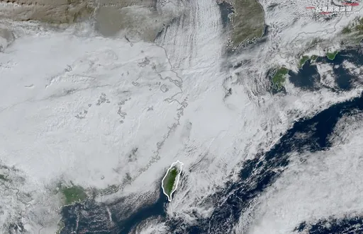 注意！強冷空氣「傾瀉而下」1圖超壯觀　粉專：越晚恐大降溫