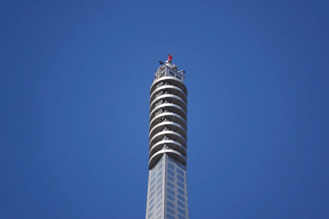 攀岩名將霍諾德徒手無繩91分鐘征服台北101。莊宗達攝