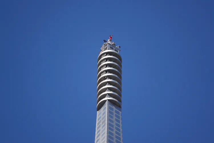 攀岩名將霍諾德徒手無繩91分鐘征服台北101。莊宗達攝