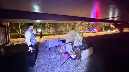 新北大橋下有具白骨！疑遊民陳屍該處　一旁還有法院文件