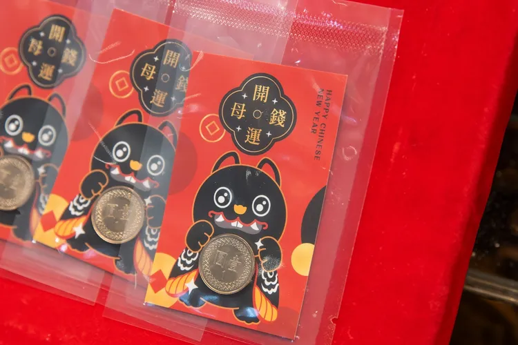 預購任一年菜套組，即可獲得品牌獨家「武德宮開運錢母」，象徵財源滾滾來，數量有限，送完為止。王品集團提供