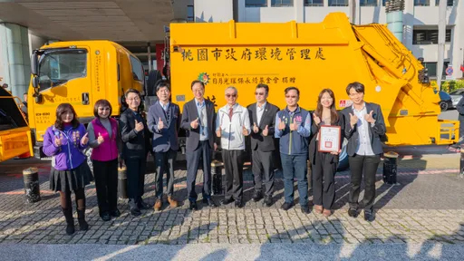 桃園首例民間捐贈垃圾車　張善政：公私協力優化市容環境