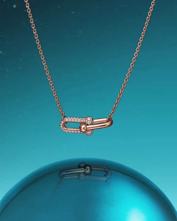 Tiffany HardWear 18K玫瑰金鑲嵌鑽石鍊墜。品牌提供