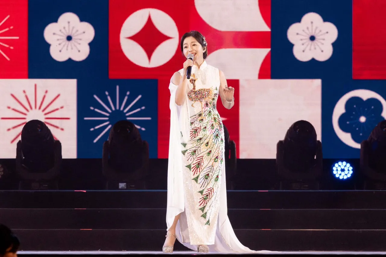 「小鄧麗君」張瀞云去年在國慶晚會上演出。翻攝張瀞云臉書