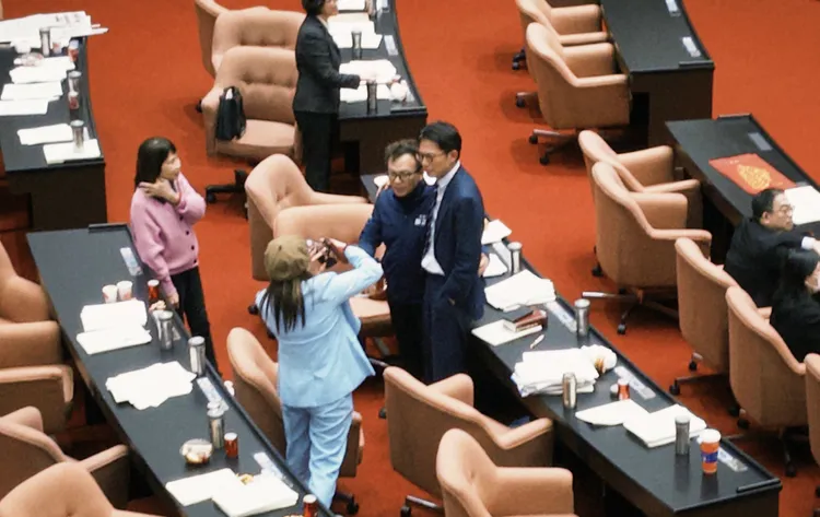 國民黨立委鄭正鈐、民眾黨團總召黃國昌。邱筠媜攝