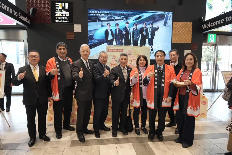 除了拜會行程，也在仙台車站舉辦試吃活動，推廣台南農特產。南市府提供