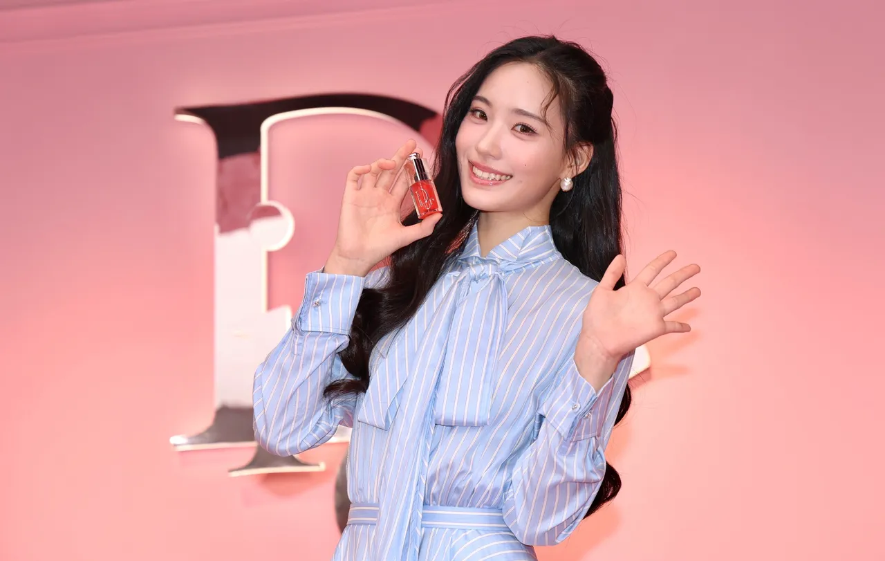 Lily代言Dior彩妆小S惊呼OMG 　要女儿讲错话「装没事」