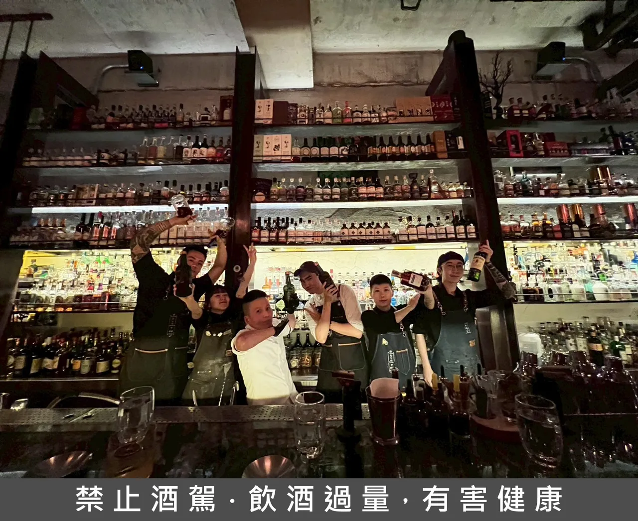 The Choice 酌肆以選物店概念打造，收藏上千支烈酒，並以琴酒收藏聞名。吧台互動性高，是酒迷交流風味的重要據點。吉力酒藏提供