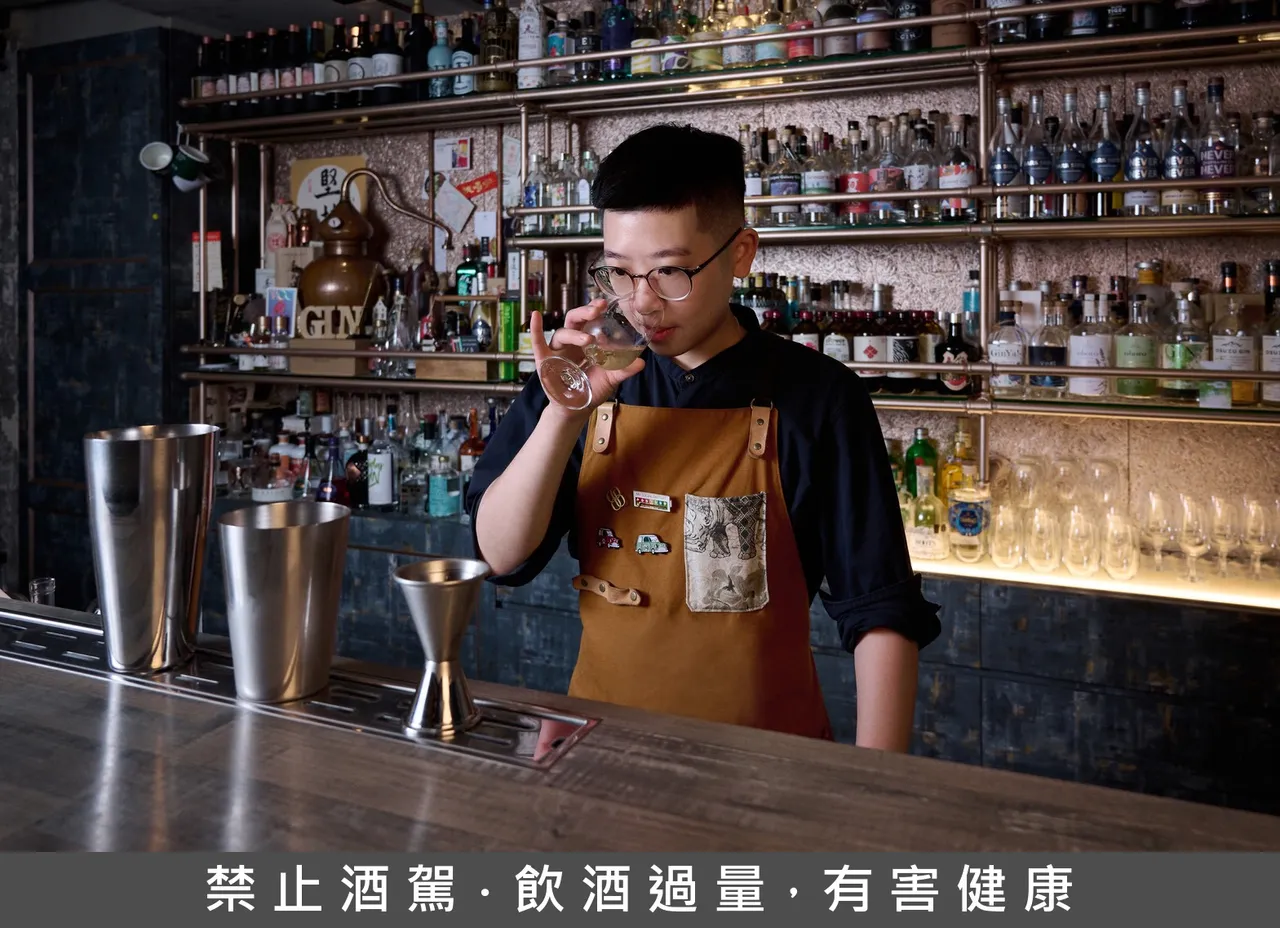 擁有超過 2,000 款世界琴酒收藏 的 Sidebar，是琴酒愛好者心中的朝聖之地。吉力酒藏提供