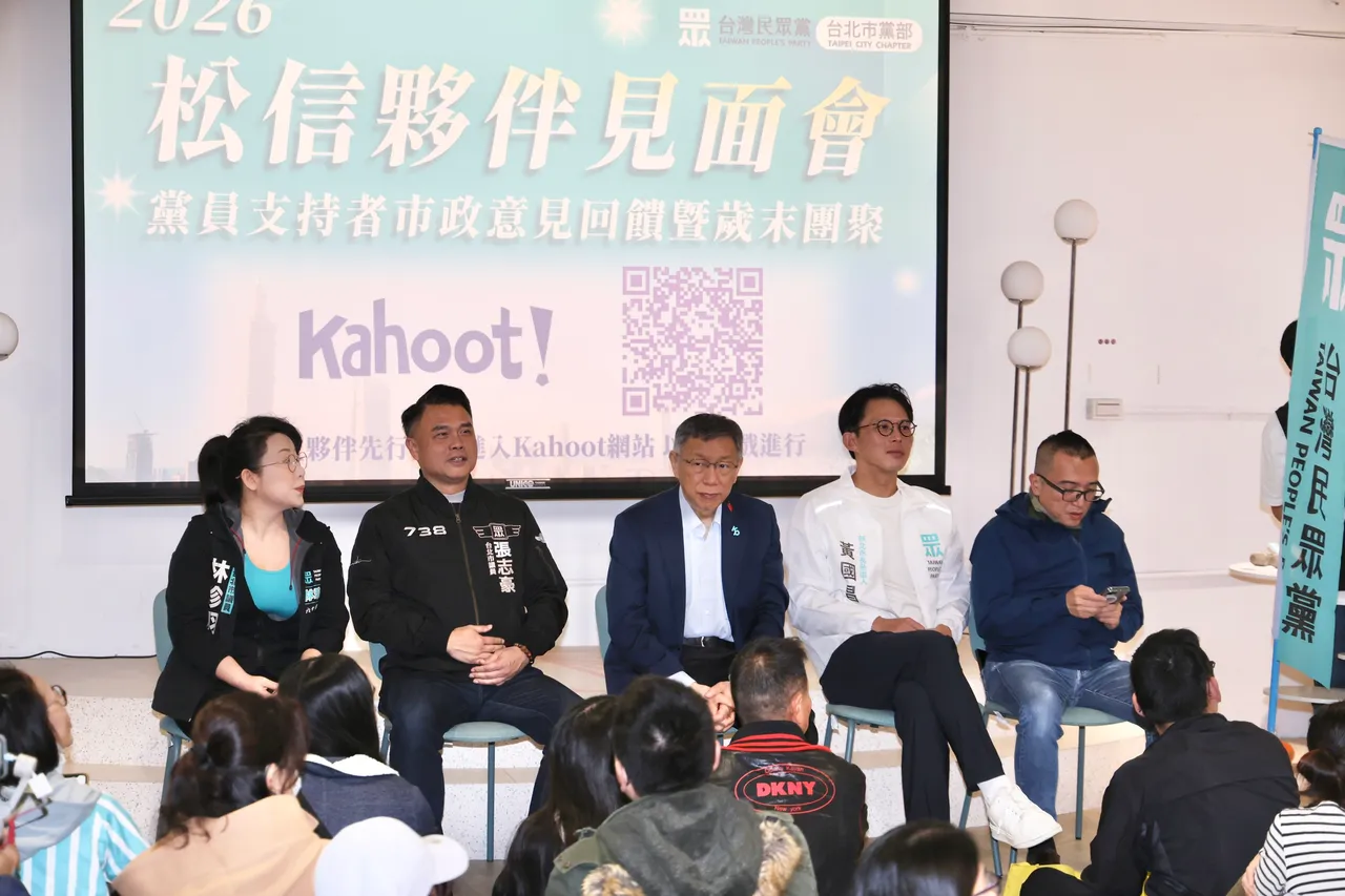 民眾黨松信夥伴見面會，台北市議員林珍羽（左起）、台北市議員張志豪、民眾黨前主席柯文哲、主席黃國昌、秘書長周榆修。莊宗達攝