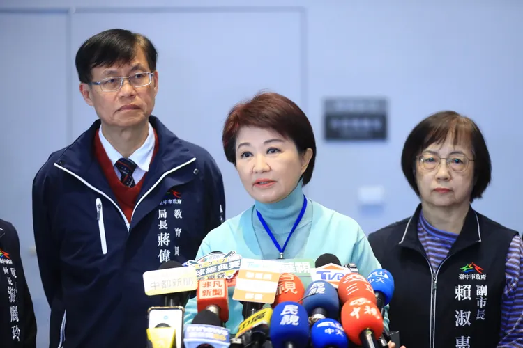 盧秀燕今宣布下學年度起全面補助台中市國中小營養午餐。民眾提供