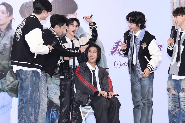 煥鈞現場長髮變寸頭。莊宗達攝