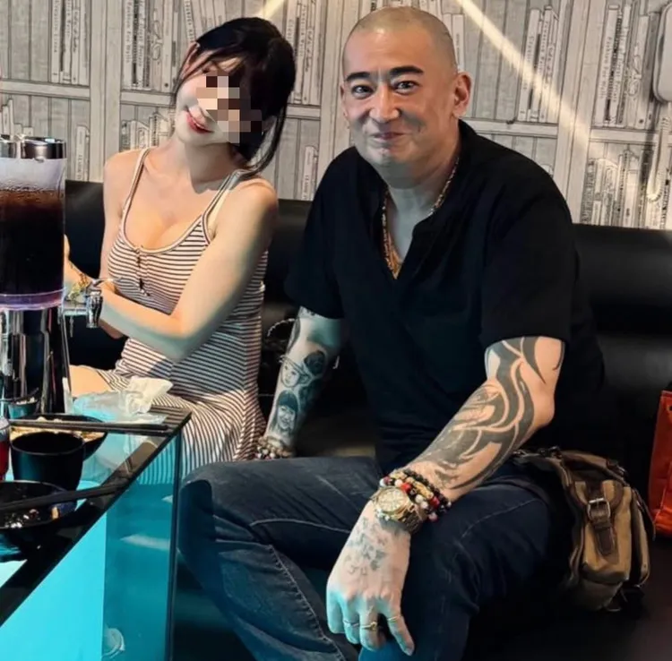 李耀鳴表示揮拳原因是醫師沒有清楚病情，也沒講治療方法。翻攝自李耀鳴臉書