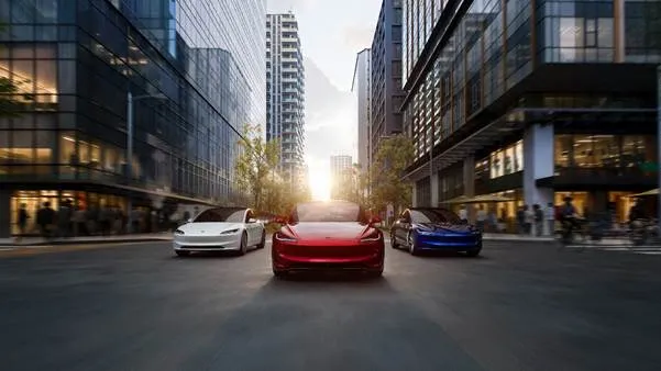 Model 3已连续7年蝉联全球纯电轿车销售冠军，并于2025年中累积销售量突破300万辆里程碑，平均每90秒售出一辆，在台销售成绩亦为纯电轿车挂牌冠军。原厂照片