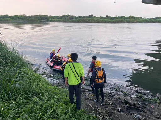 屏東新園鄉龍港大橋傳輕生！消防隊急救員　拉上已無生命徵象