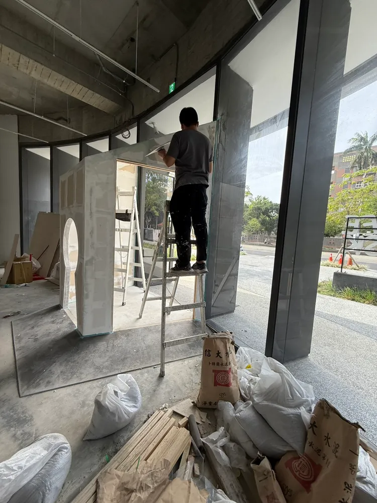 醫師提醒民眾年前翻新住家粉刷油漆要注意安全。尤先生提供