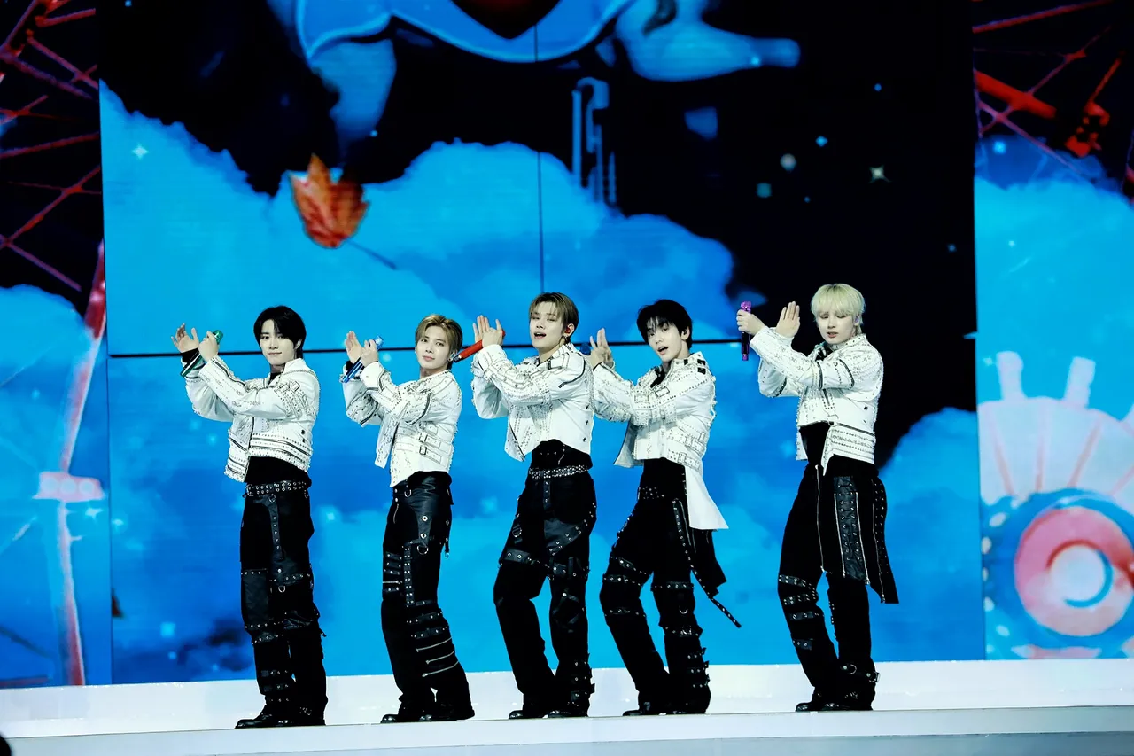 TXT第一首歌就坐花車遶場。讀者提供