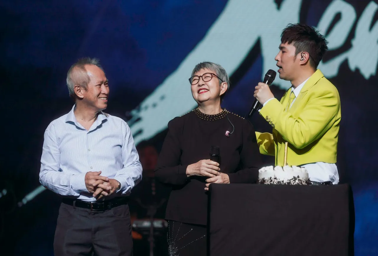 陳威全之前活動，父母現身站台。陳威全提供