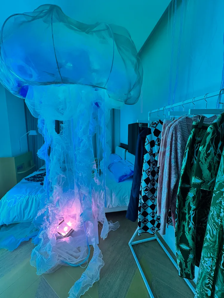 APUJAN將房間內佈置成奇幻海底世界。劉旻君攝