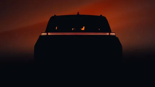 Toyota預告神秘新SUV現身　外觀方正、預期為大型七人座電動休旅