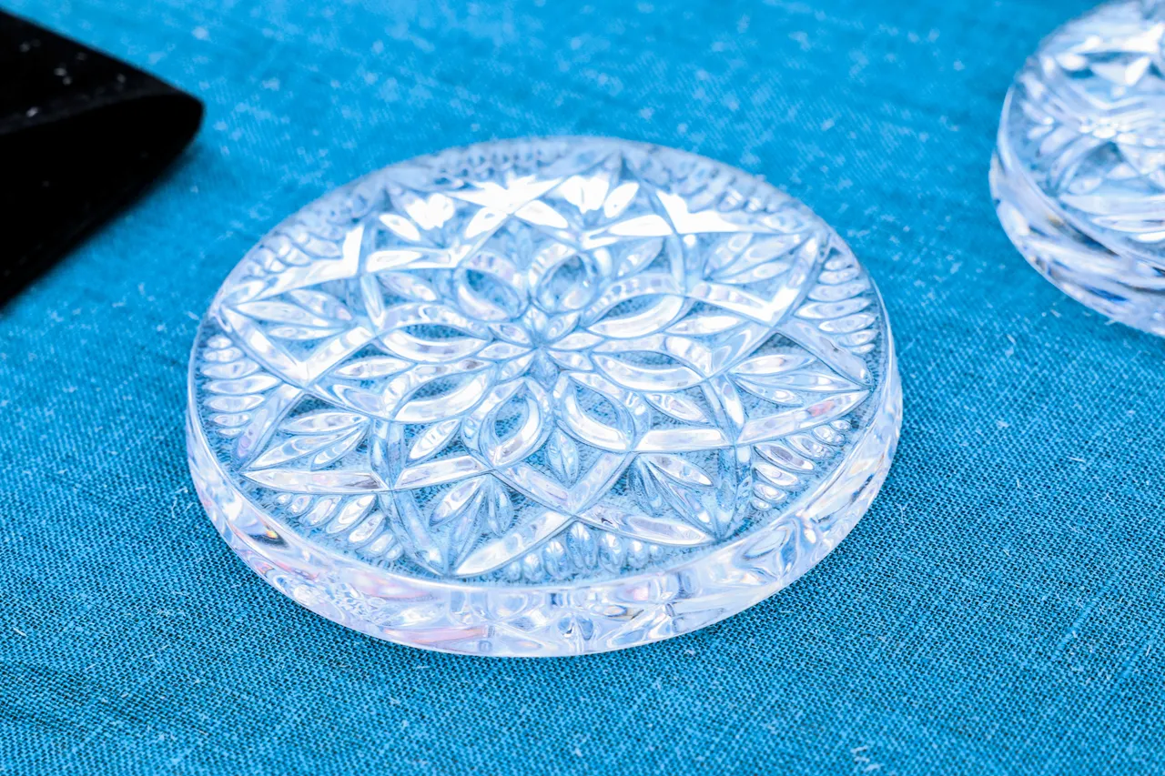 水晶球由5280片圆形的沃特福（Waterford）水晶组成。路透社