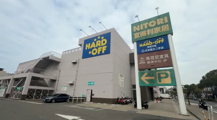 遭竊的海德沃福頂美店是全台第二家分店，地點就在台17線大馬路旁。民眾提供