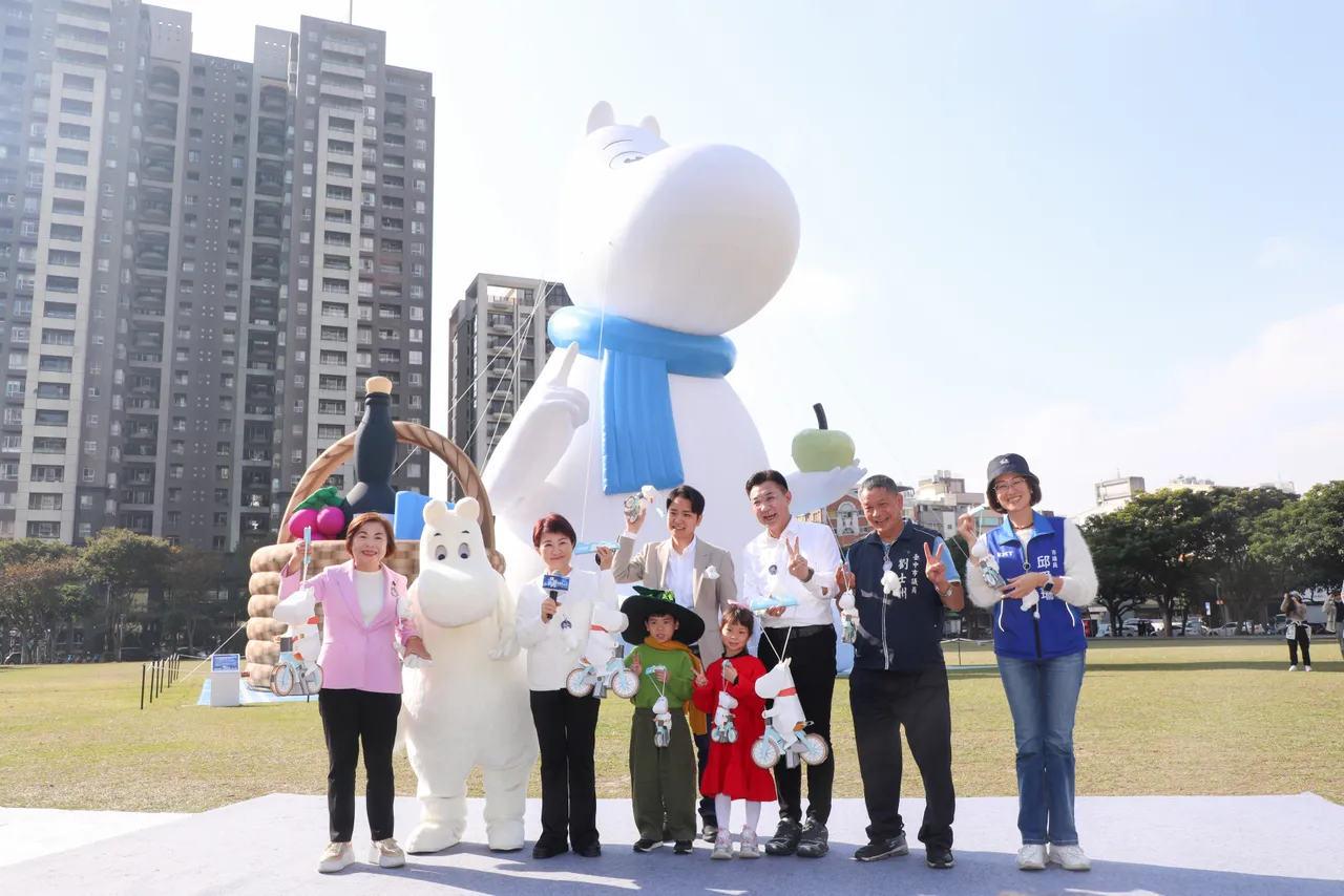 卢秀燕公布今年中台湾灯会主题为「幸福蜜马 台中MOOMIN ON！」市府提供