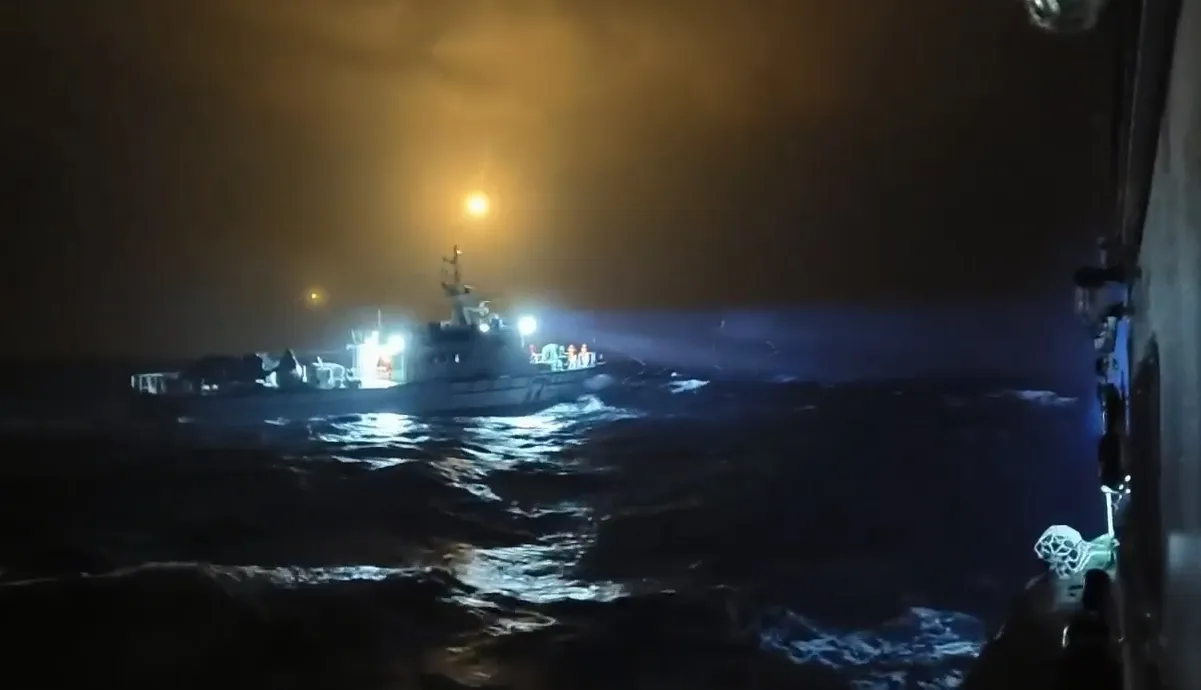 辛柏毅搜救有进展？花莲外海惊见「浮油」　军方回应