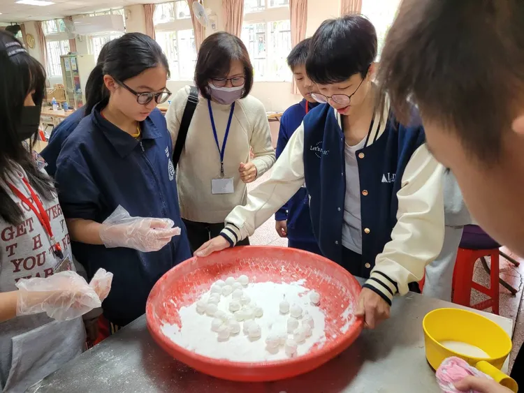 元宵DIY教學活動。新竹市警局提供