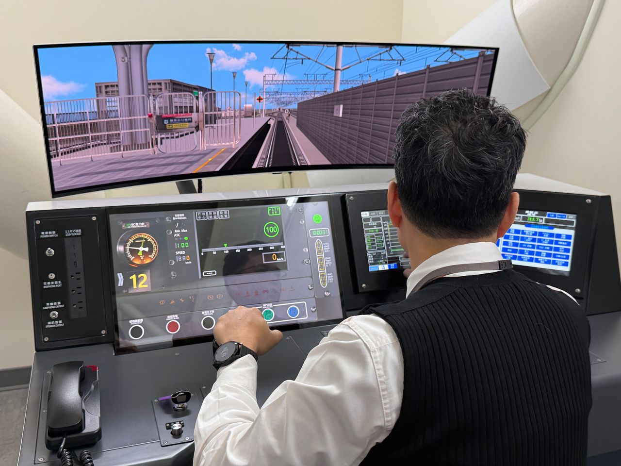 高鐵「運轉中心」直擊!最新模擬機、休息區曝光 駕駛通過率僅5%