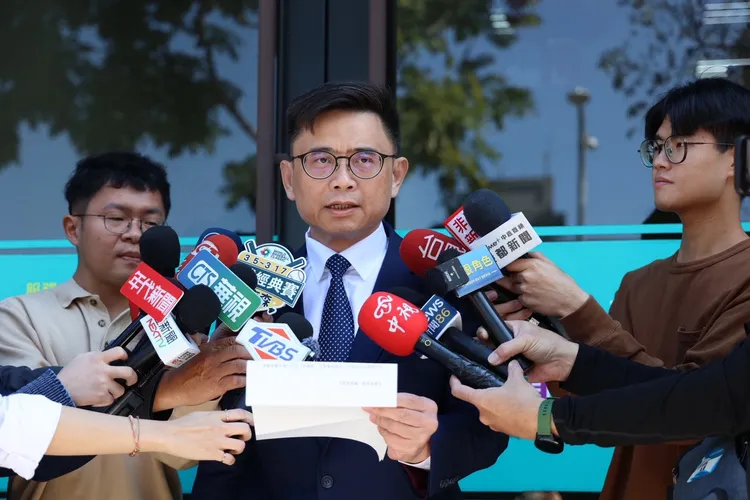 高雄市長初選出爐，由賴瑞隆出線。翻攝畫面