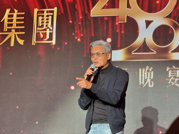 周潤發應邀上台致詞。