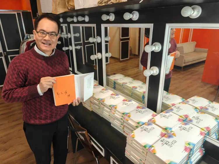 鄭弘儀是首位認購100本書的公眾人物。紙風車文教基金會提供