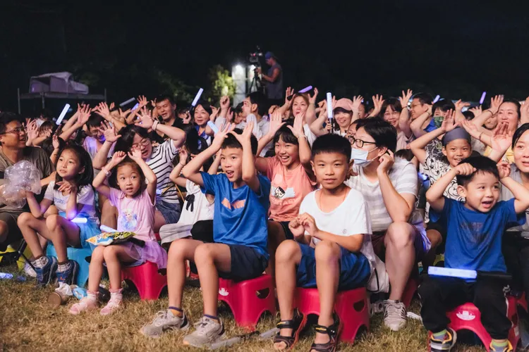 紙風車368兒童藝術工程於嘉義大林表演坐滿孩童。紙風車文教基金會提供