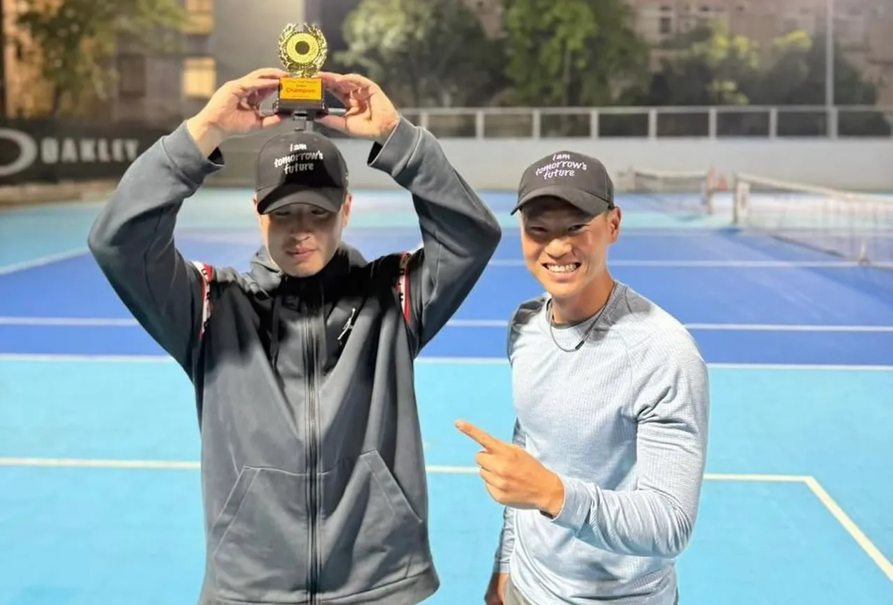 潘瑋柏（左一）奪獎後的興奮神情被拍下來。翻攝潘瑋柏IG