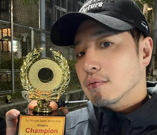 周杰倫澳網才被對手絕殺　潘瑋柏奪冠秀獎盃！釣出王心凌說話了