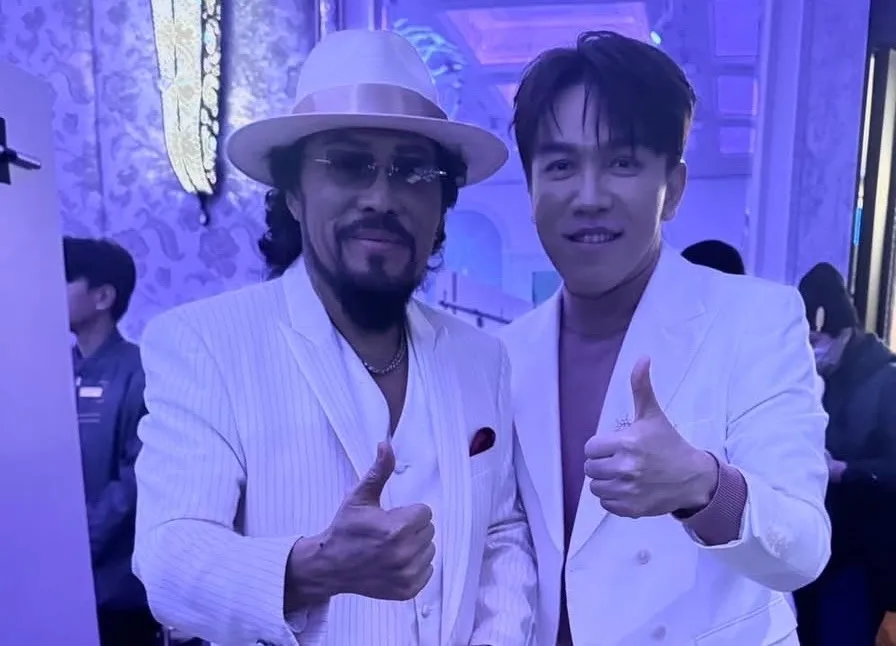 许志豪跟大前辈张菲开心合照。翻摄许志豪脸书