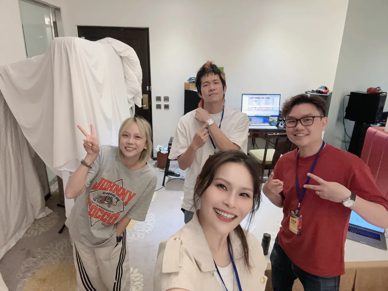 周蕙（中前）为新专辑还参加了创作营。群石国际提供