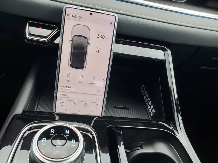 MyPaaK手機鑰匙2.0可將手機變成第三把鑰匙，遠端控制冷氣、車窗與後廂，還能分享給最多五位親友並設定使用權限。林浩昇攝