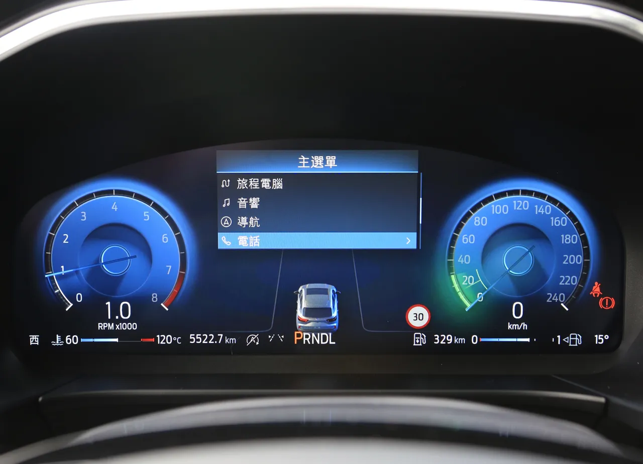 Ford Kuga小改款後將13吋液晶儀表板升級為全新的Vison X系統，擁有豐富的功能切換並具備導航顯示機能。林浩昇攝