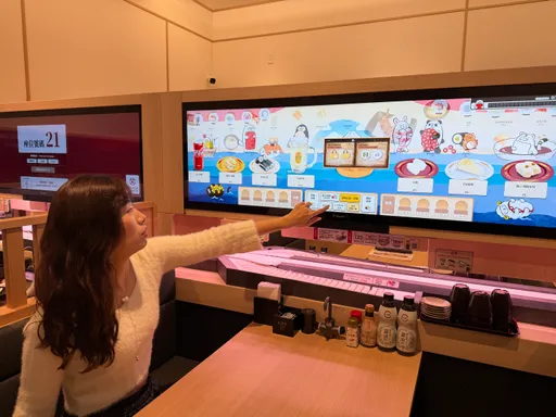 壽司郎「5%清潔服務費」！新店型確定酌收　推出點餐巨幕、專人帶位