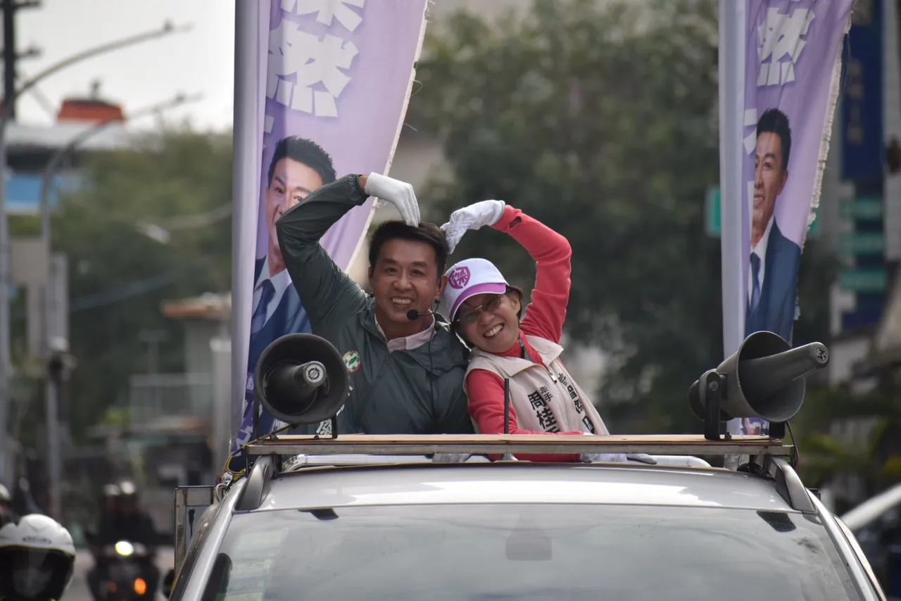 許智傑12日掃街最後衝刺。翻攝畫面