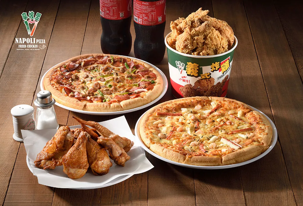 即日起至2 月 4 日点购一个披萨就送4种美食组合任选。拿坡里提供