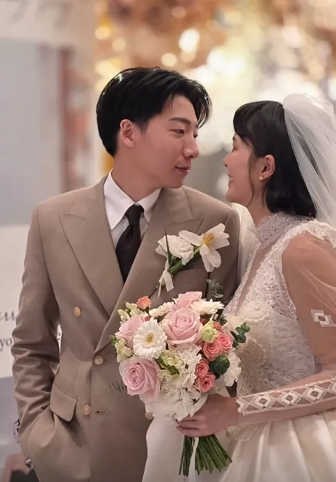 黃沐妍與老公浪漫對視。翻攝黃沐妍IG