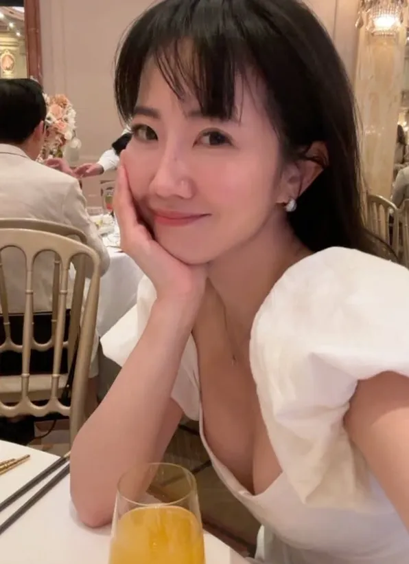 謝忻來搶捧花。翻攝謝忻IG