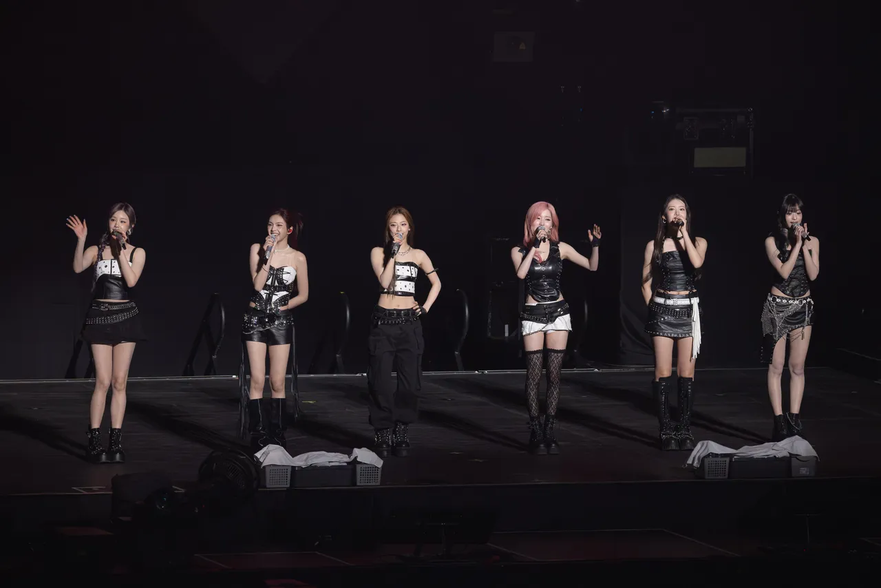 BABYMONSTER由泰国成员Pharita（左起）、Chiquita、Ruka、Asa、 Rora、Ahyeon组成， Rami因气胸停工休养。读者提供