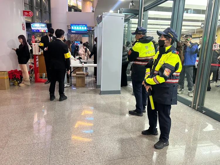 松山分局出動40名警力，加強小巨蛋維安。讀者提供