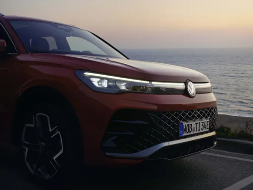 26年式Volkswagen Tiguan、Passat在台上市　首度导入厂徽光标定位灯